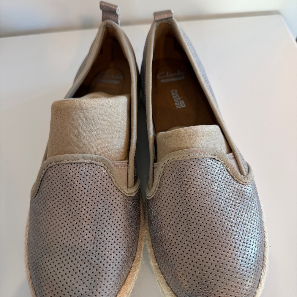 Clarks Azella Major Soft Cushion Beige Slip On Espadrilles size 7 NWT